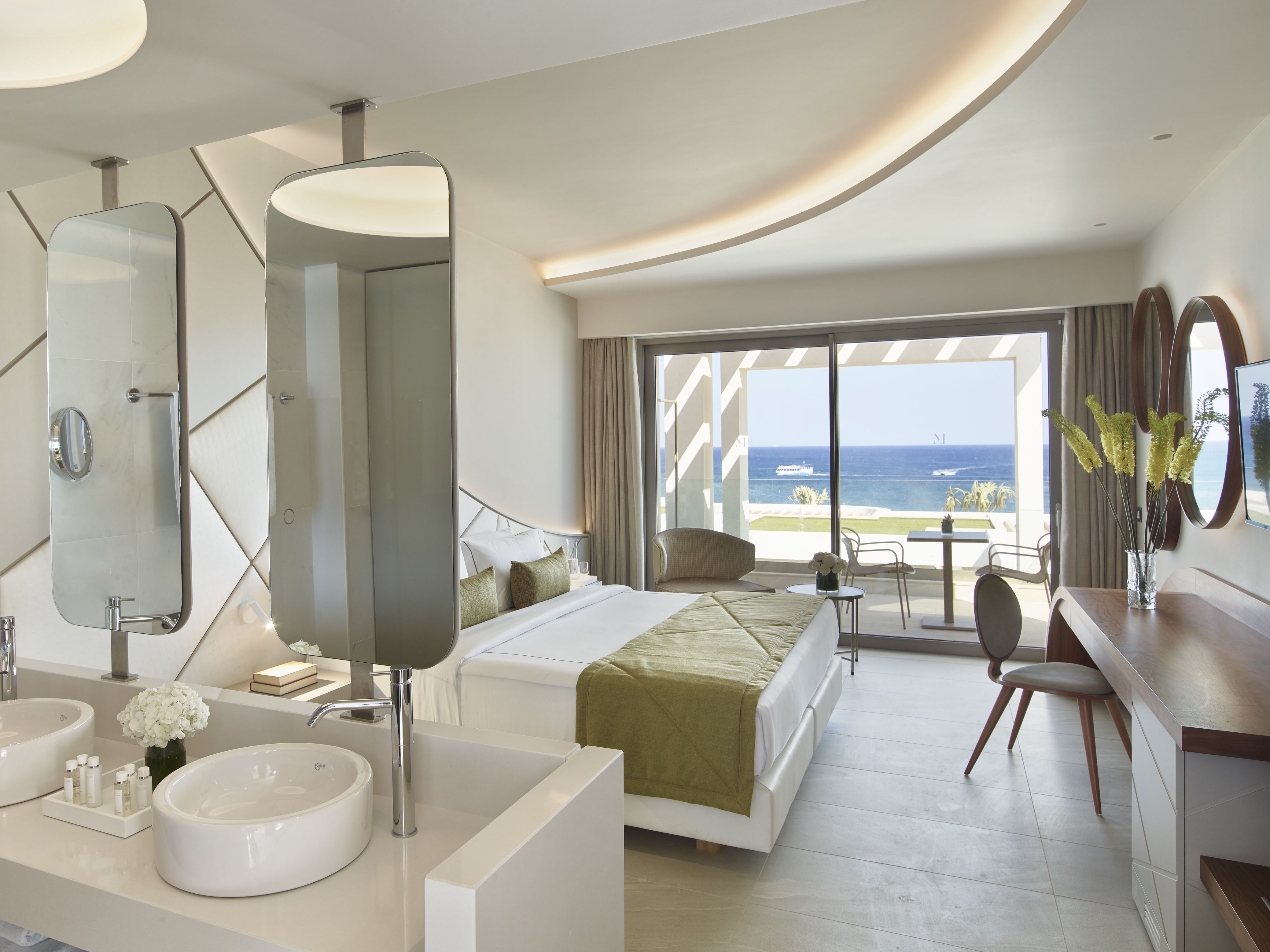 Room image 1 - Deluxe sea view