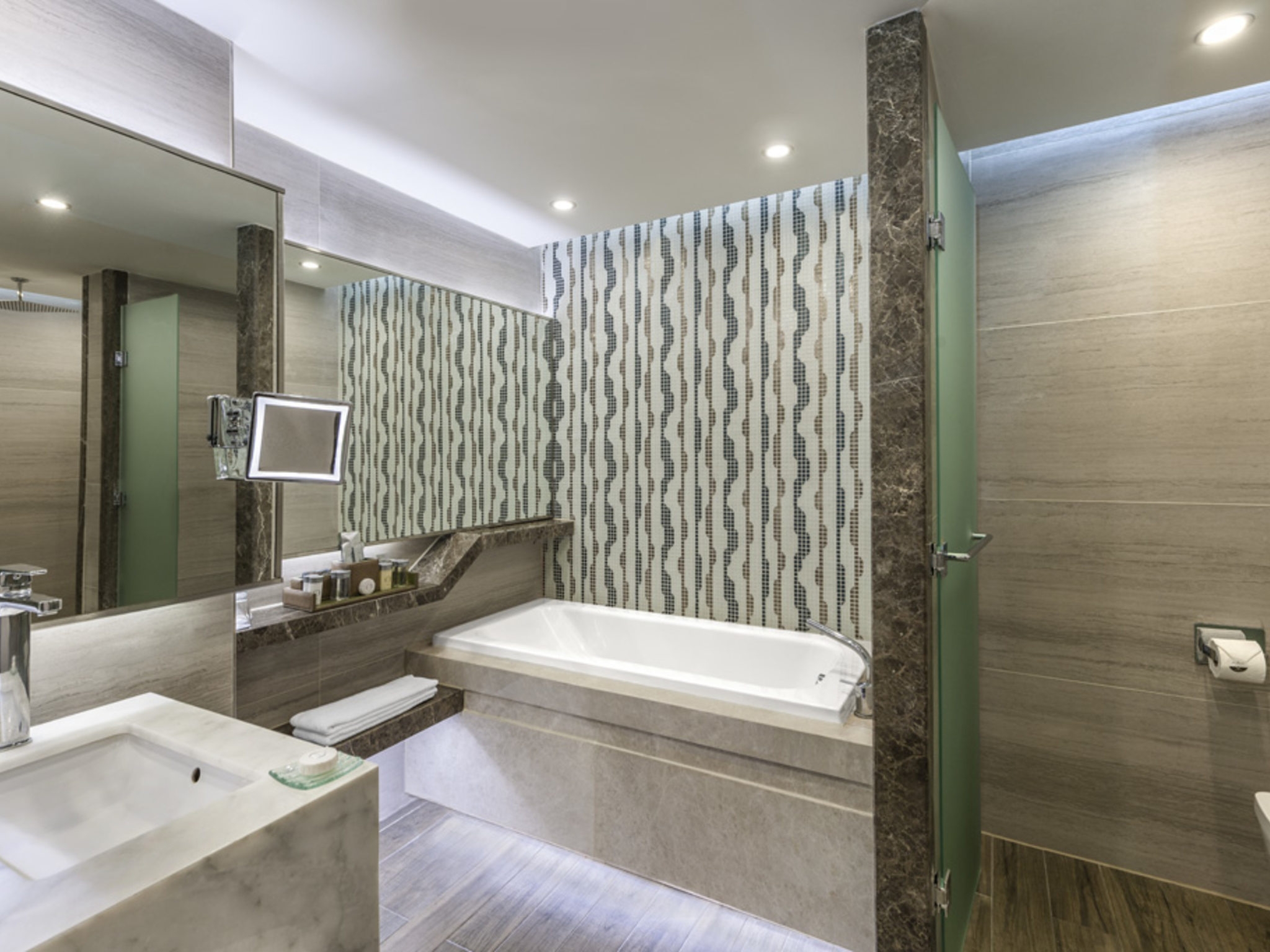 Room image 4 - Legendary Pool Suite, výhľad do záhrady alebo na bazén