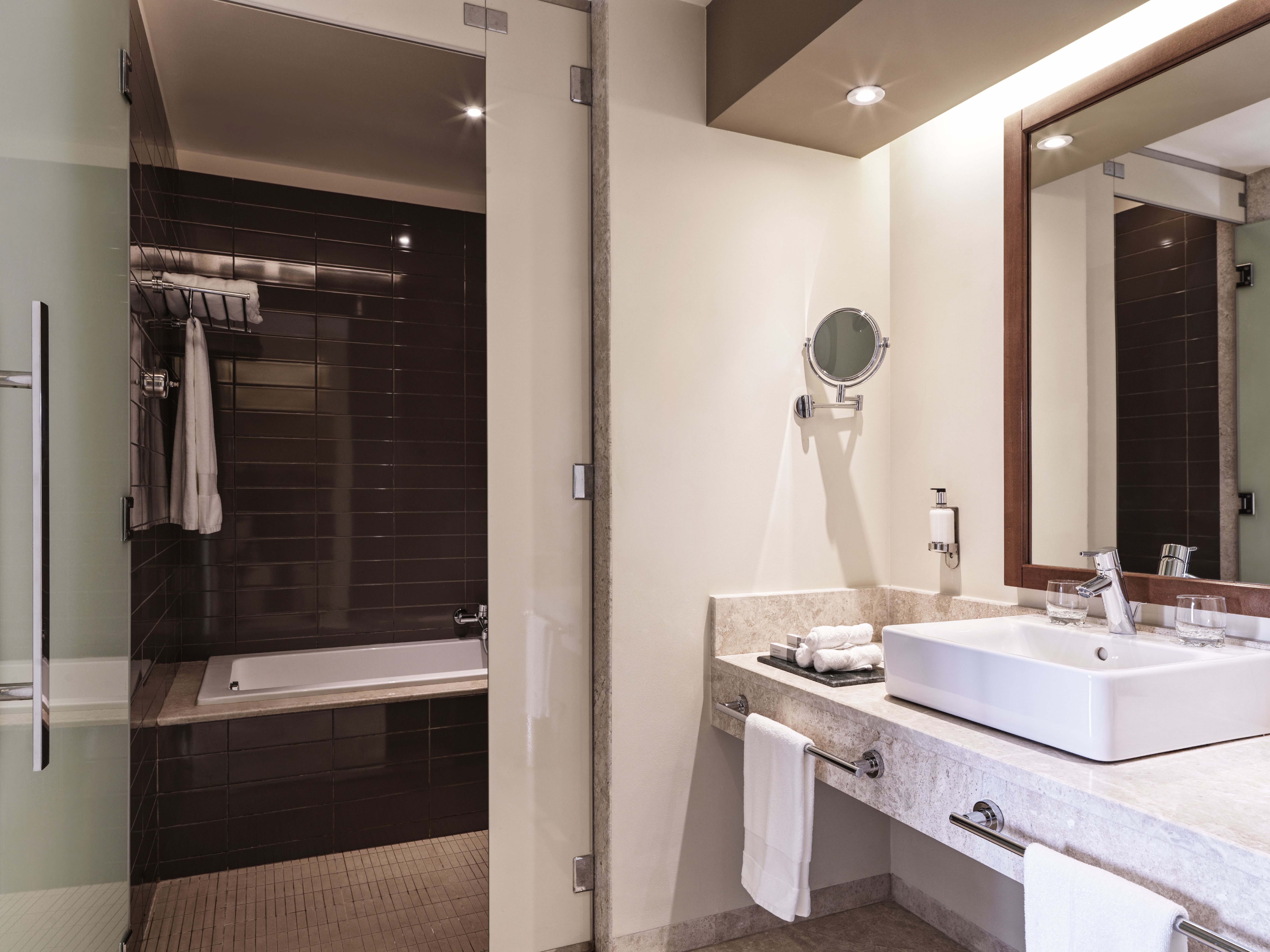 Room image 1 - Deluxe Suite 2+2