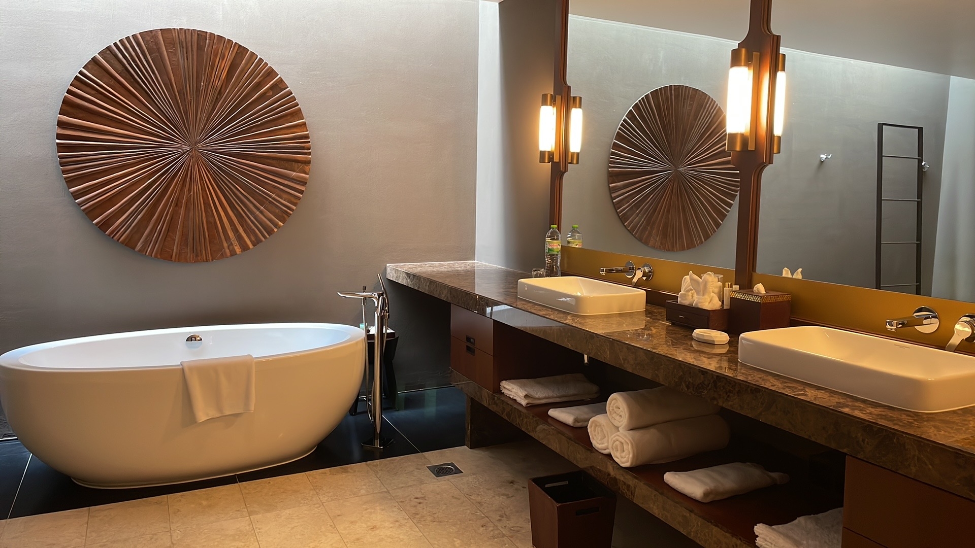 Room image 1 - Garden View Suite