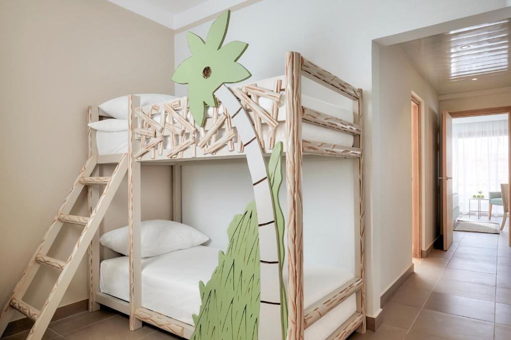 Room image 4 - Deluxe Rodinná izba, bočný výhľad more