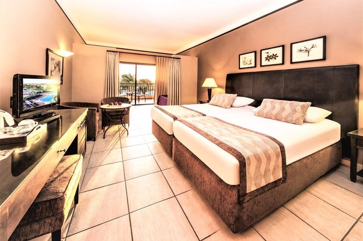 Room image 3 - Rodinná izba, výhľad bazén