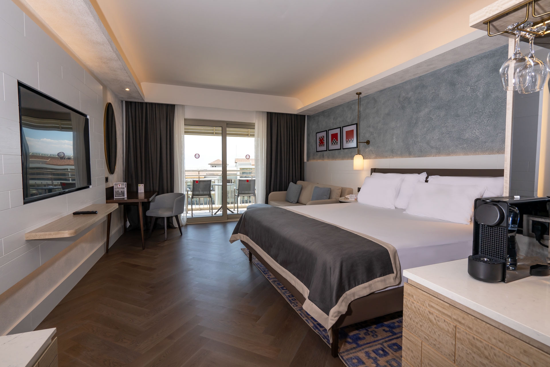 Room image 1 - Izba Deluxe s bočným výhľadom na more a bazén - hlavná budova