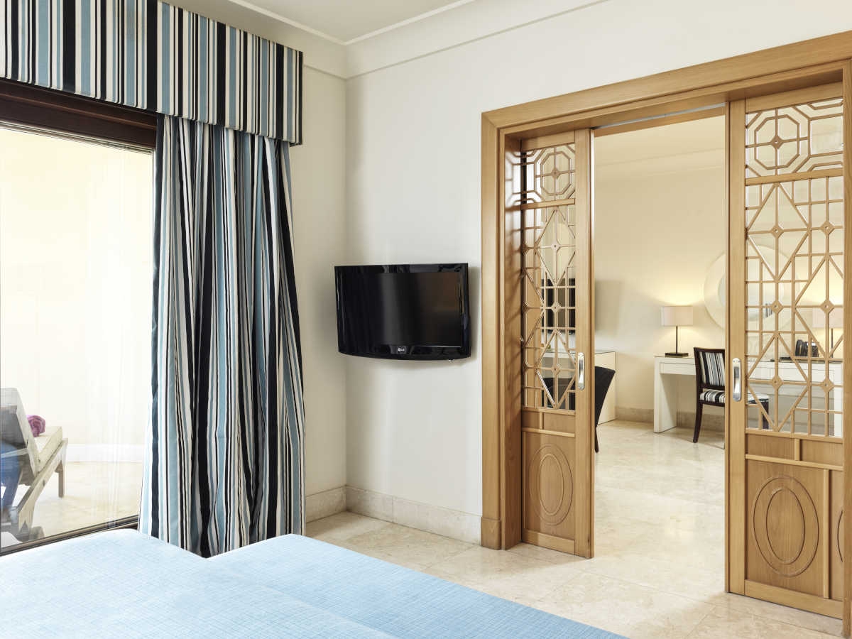 Room image 2 - Marina suites