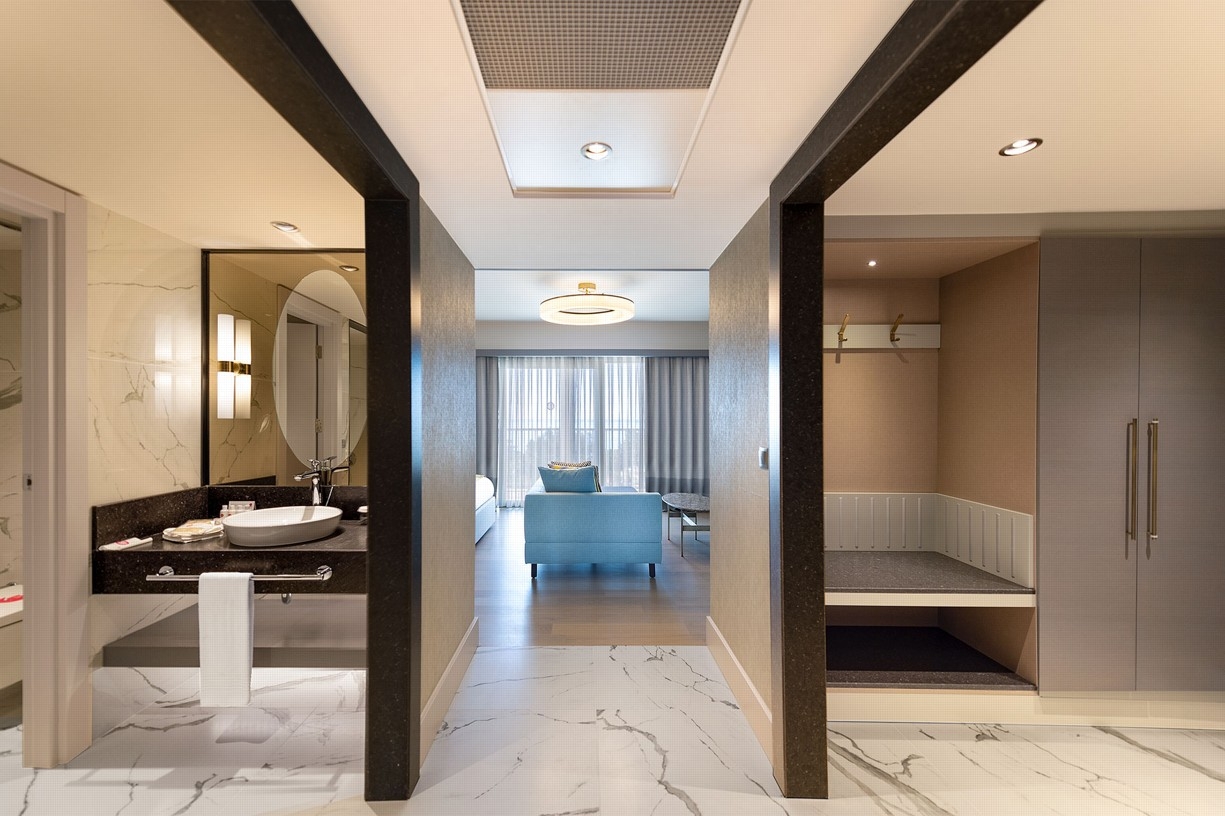 Room image 2 - Premium Suite s bočným výhľadom na more