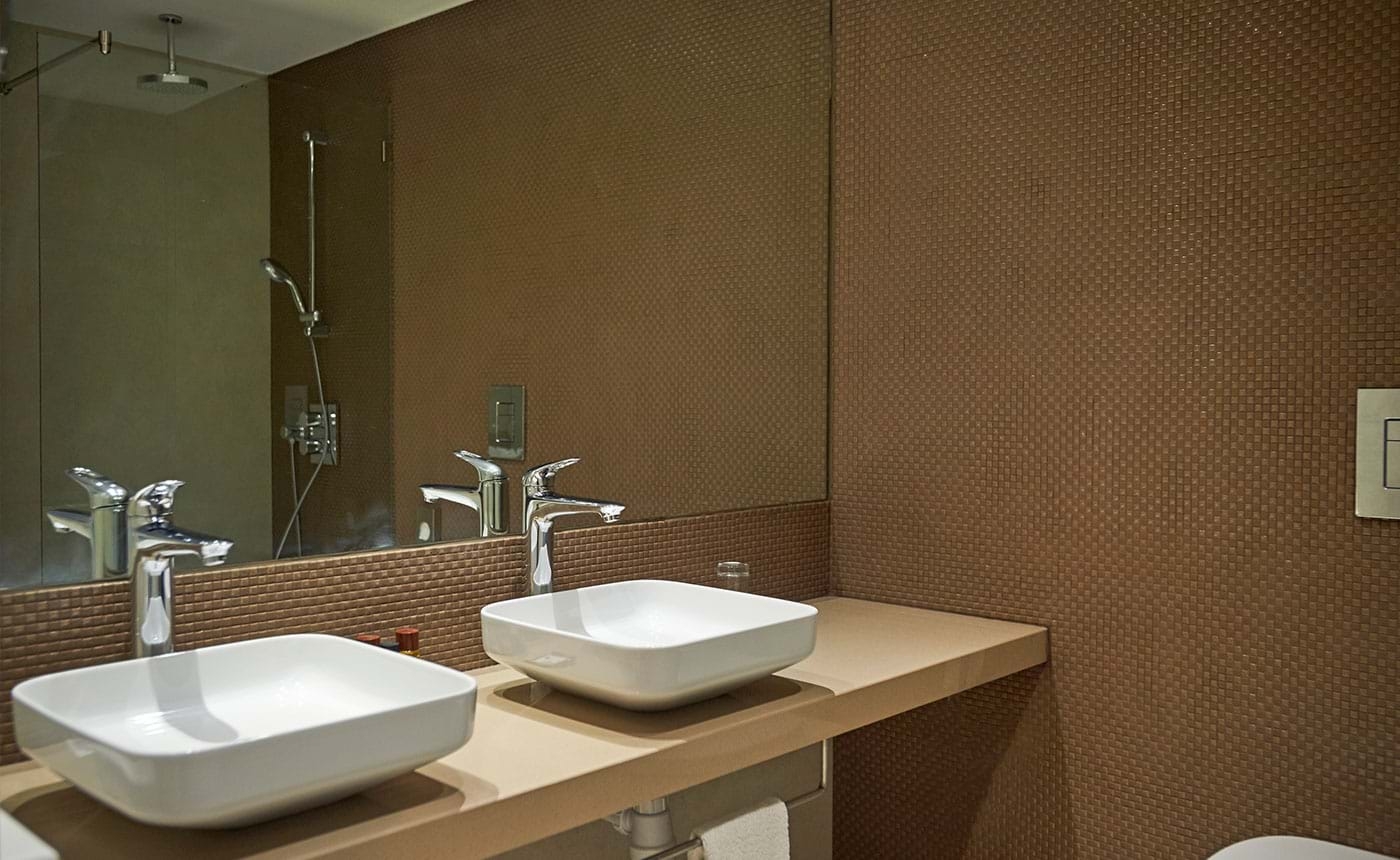 Room image 2 - Štandardná izba s bočným výhľadom na more