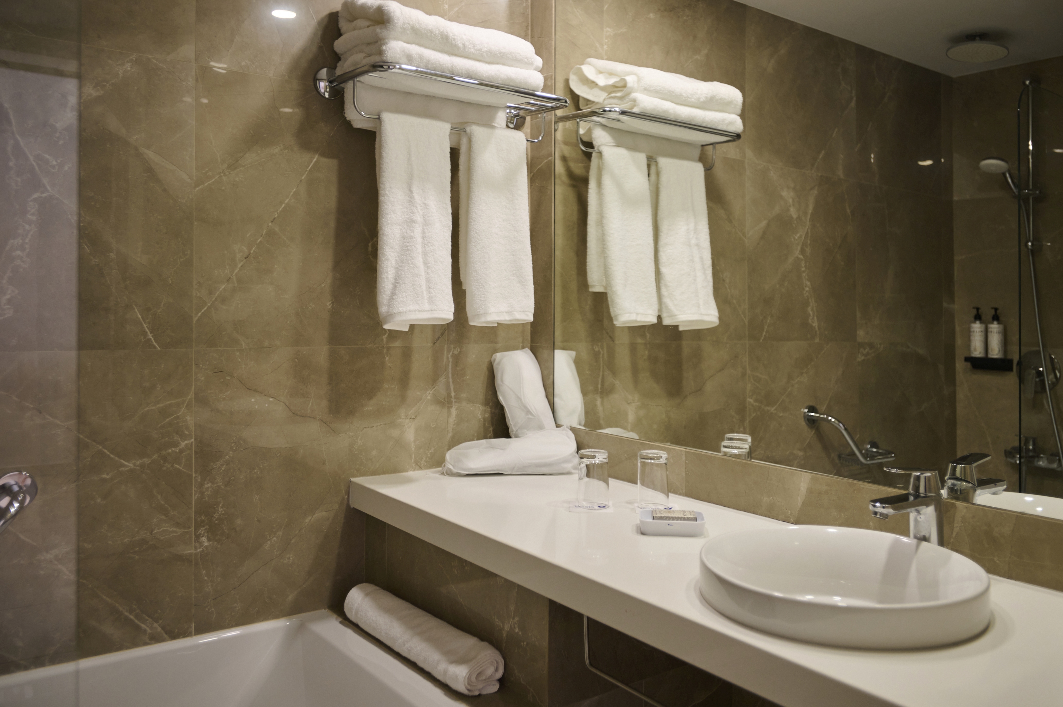 Room image 1 - Suita s výhľadom na bazén