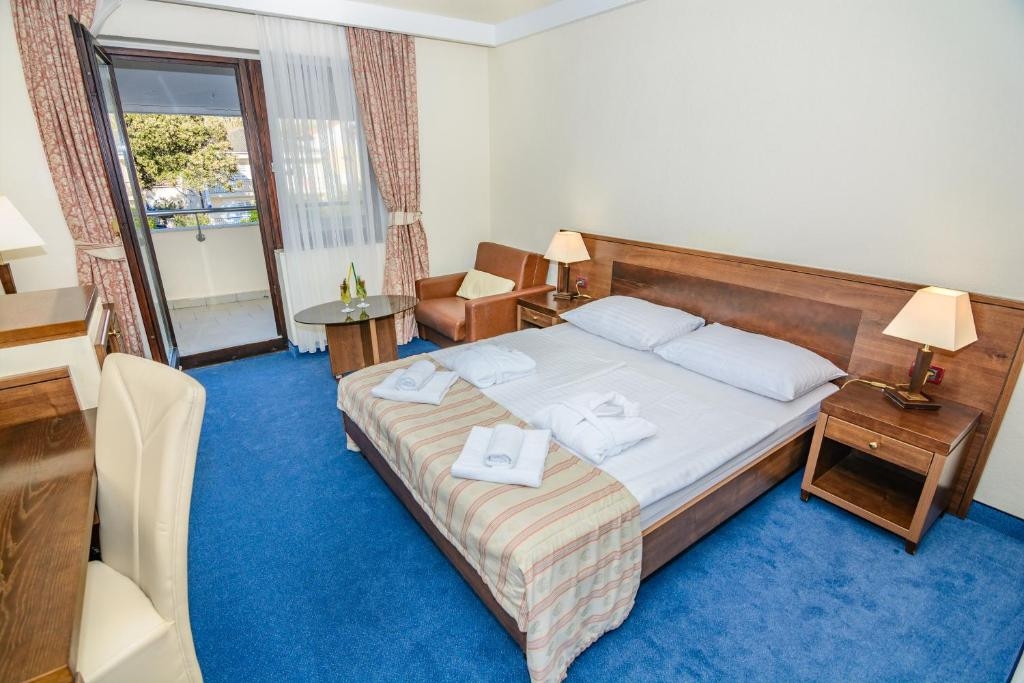 Room image 2 - Dvojlôžková izba štandard s možnosťou prístelky (orientácia park)
