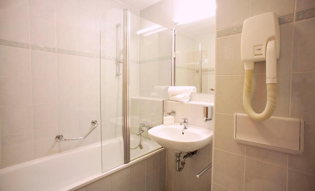 Room image 3 - Dvojlôžková izba štandard s možnosťou prístelky (orientácia park)