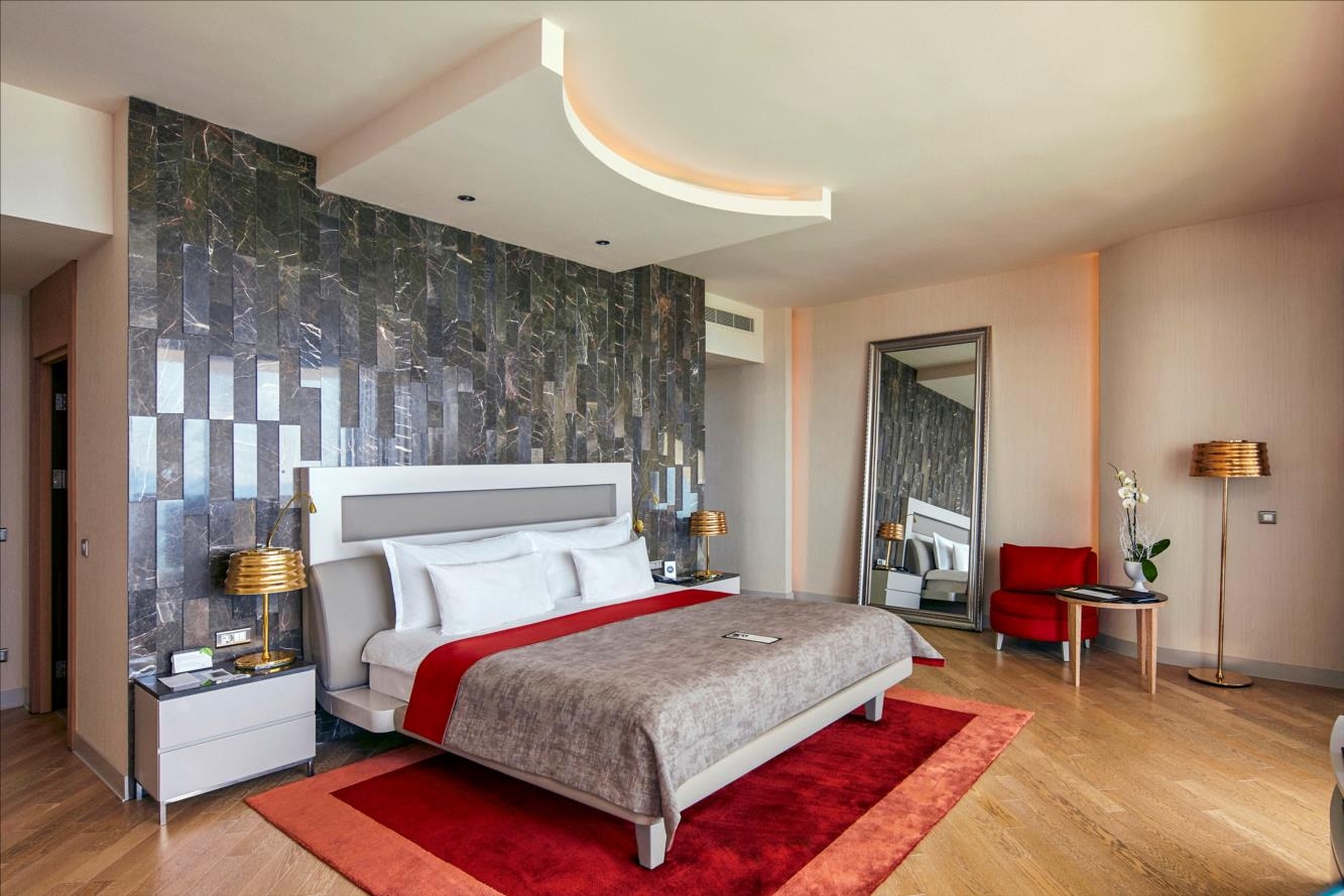 Room image 2 - Suita Land View