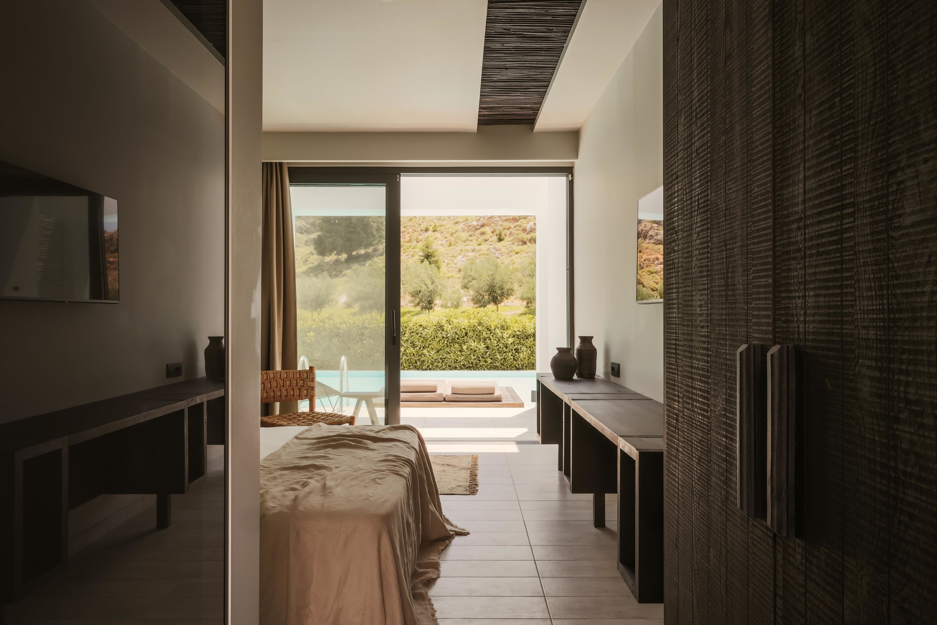 Room image 2 - Bungalow sharing pool