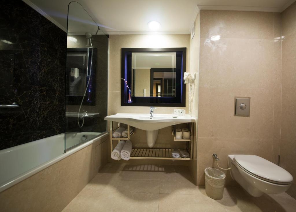 Room image 2 - Štandardná izba v hlavnej budove