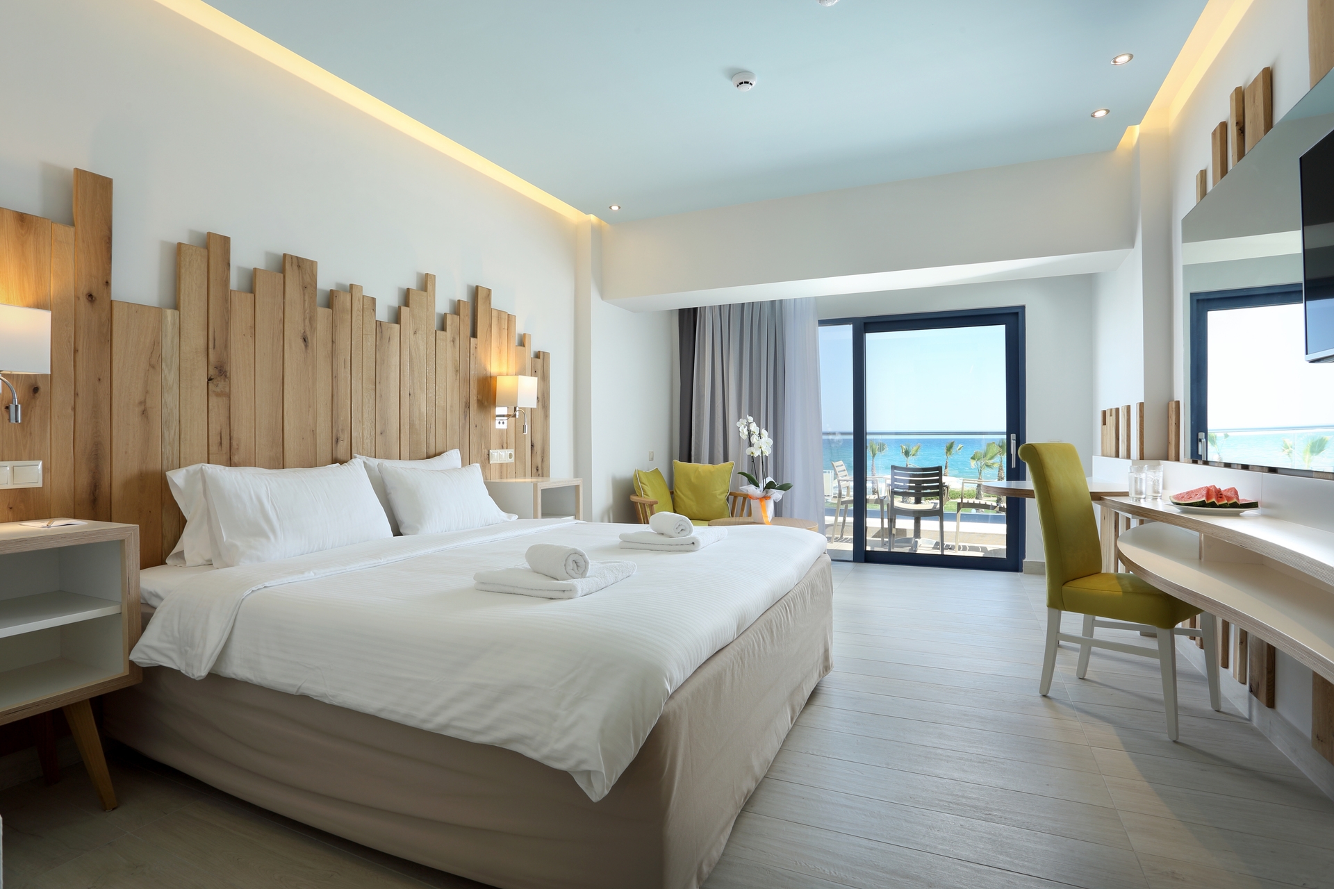 Room image 1 - Junior suita sea front