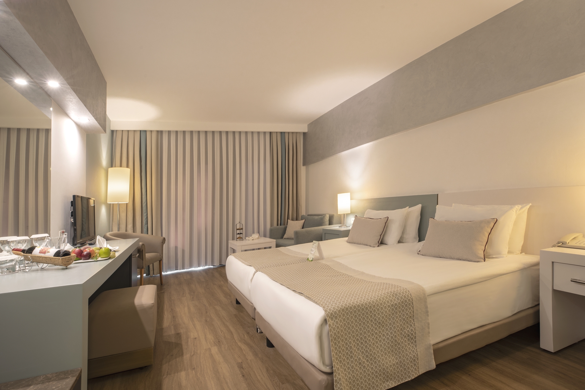 Room image 2 - Štandardná izba s bočným výhľadom na more