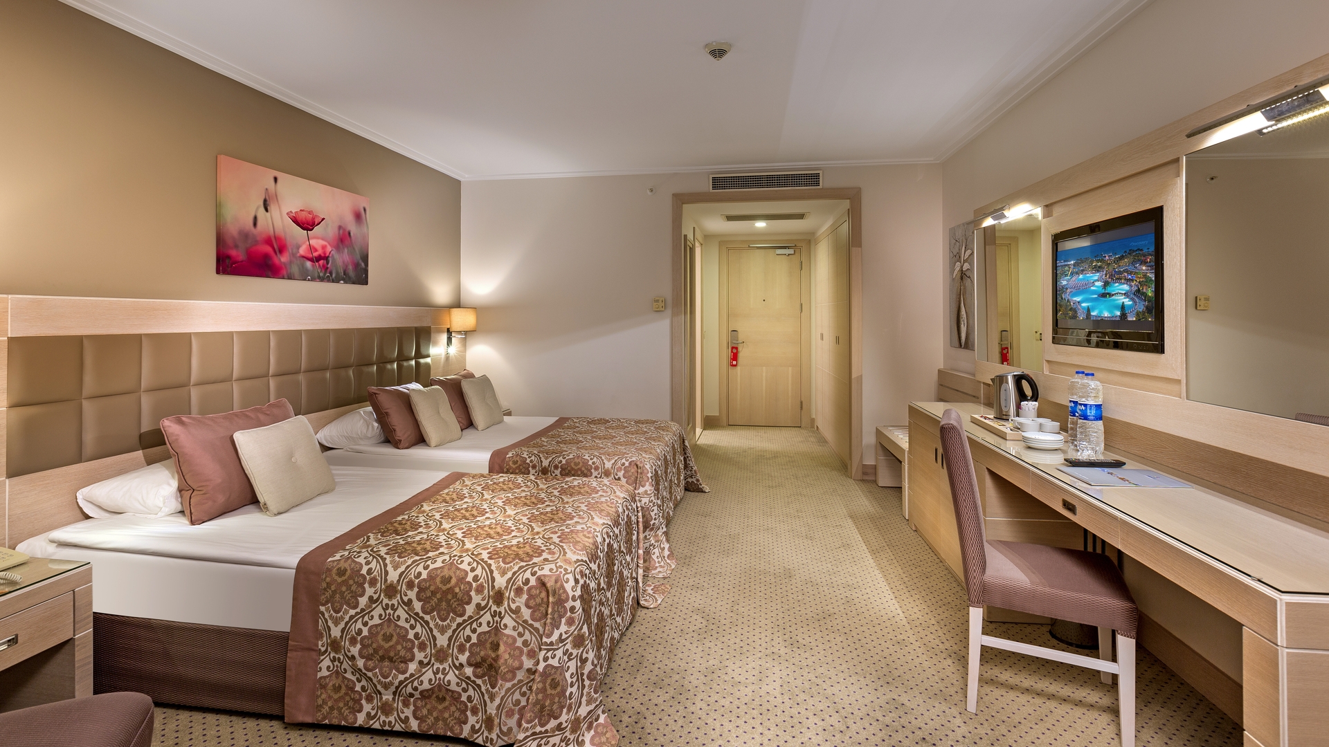Room image 2 - Štandardná izba s bočným výhľadom na more