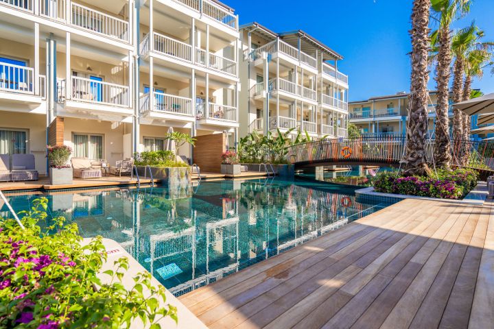 Hotel Lara Barut Collection