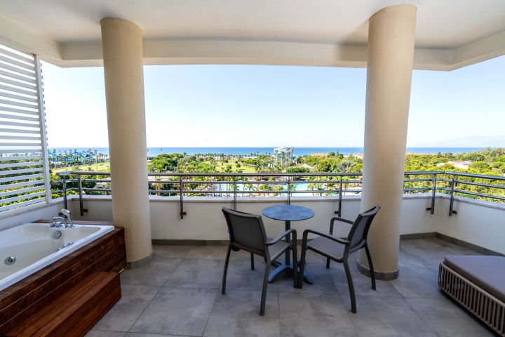 Hotel Lara Barut Collection