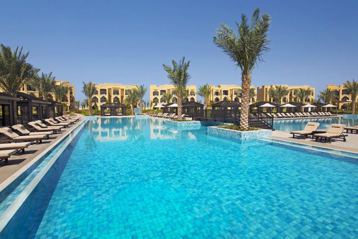 Bazén v The Bay Club - Doubletree by Hilton Marjan Island