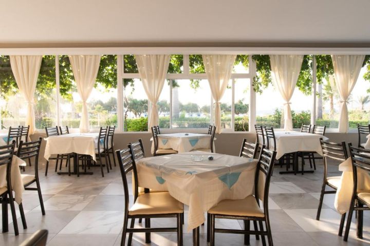 Costa Angela_restaurant