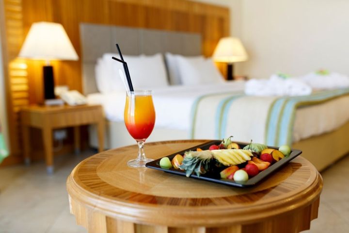 Občerstvenie na izbe v hoteli Lindos Imperial Resort & Spa