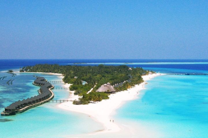 Hotelový Resort Kuredu Island Resort & Spa Maldives - Pohľad z výšky na more a ostrov