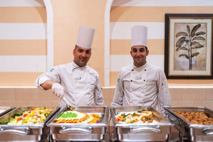 Reštaurácia a gastro v hoteli Almaza bay