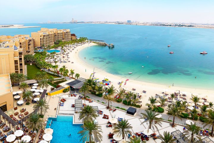 Pláž pohľad z izby v Doubletree by Hilton Resort & Spa Marjan Island