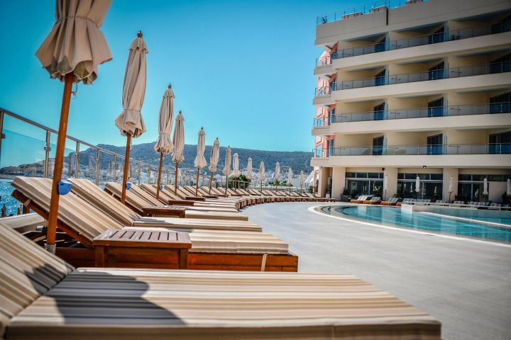 Konstantinos Palace