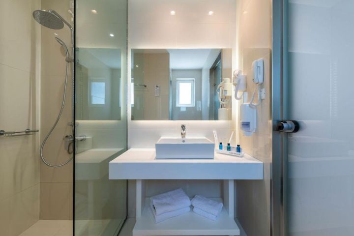 Gaia Palace_bathroom