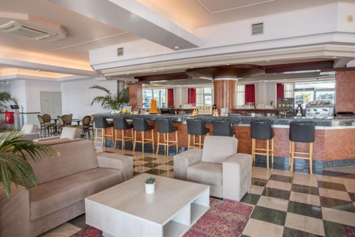 Costa-palace_bar