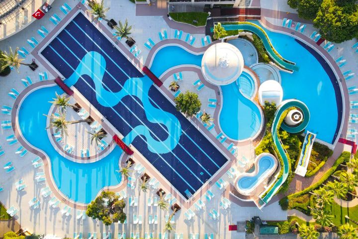 Bazén v Limak Atlantis Deluxe Hotel & Resort