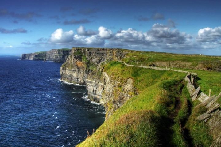Cliffs of Moher pobrežie s útesmi