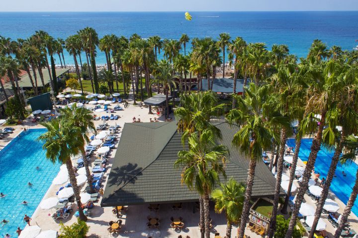 Areál hotela Meryan